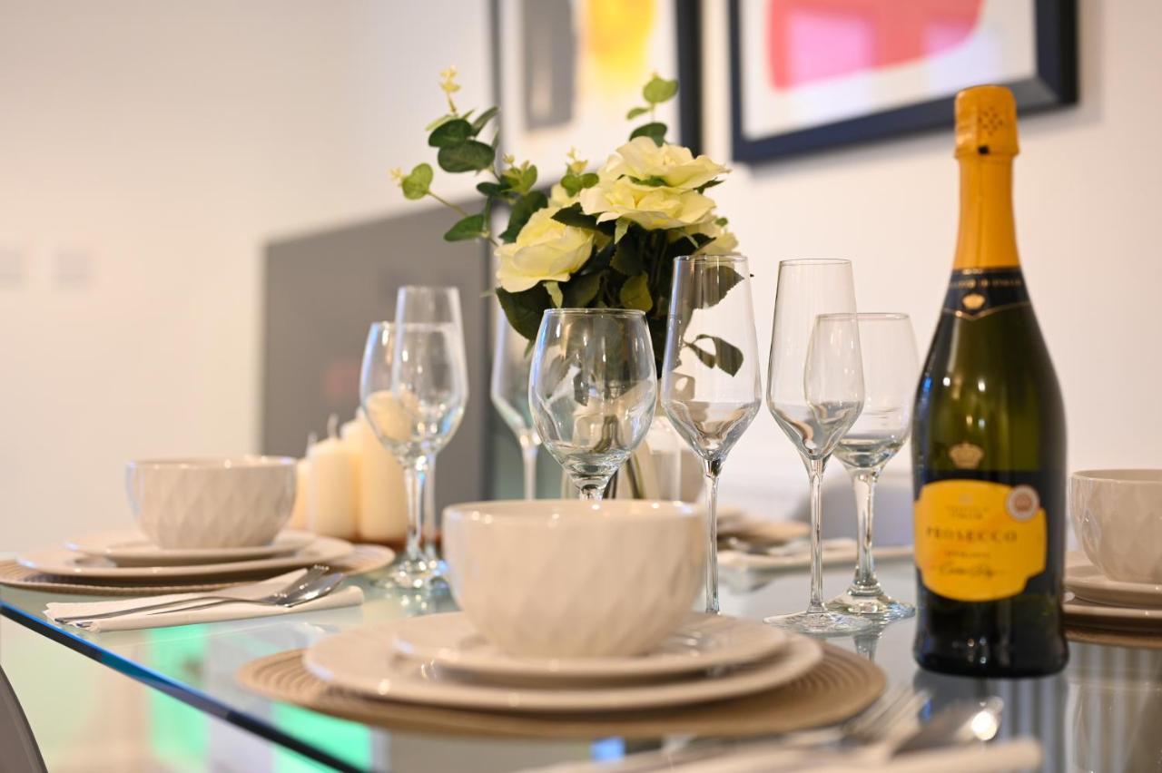 Luxury 4 Bed House With Gated Parking In The Heart Of Birmingham! Apartamento Exterior foto